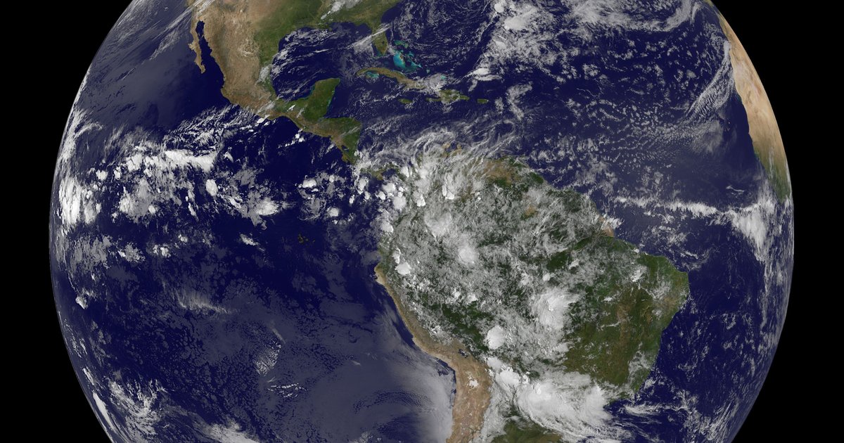 GOES satellite view of cloud bands over North America, illustrating the deep tropical moisture feeding the October 2026 Central Plains flood threat