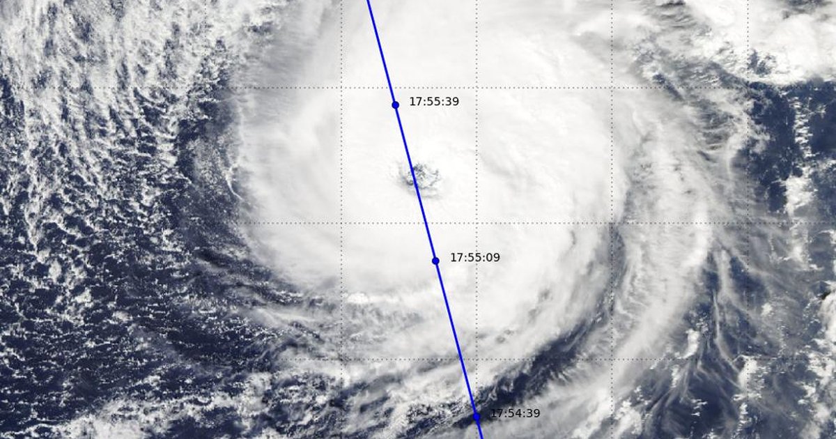 NASA satellite view of Atlantic hurricane approaching the US coastline with visible eye structure
